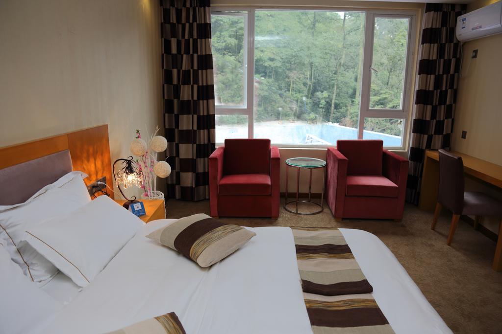 Panshan Tingquan Tuwo Holiday Resort Leshan Chambre photo